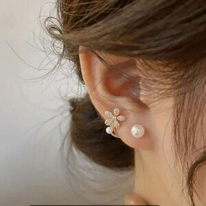 Pearl stud earrings 18k plated